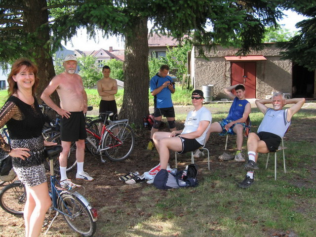 před utkáním byla v tom dusnu pohoda tn_4650.jpg